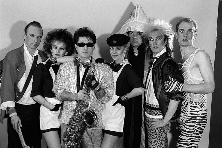 «Игорь Матвиенко наиграл песню на пианино. Я долго