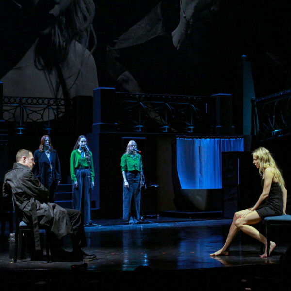 Спектакль Маскарад с закрытыми глазами