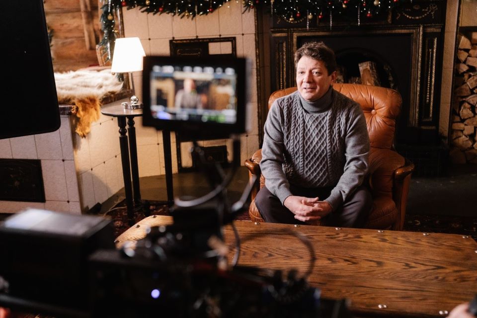 Интервью с создателями фильма «Новогодний ол инклюзив» (2023): съемки в СИЗО, зайцы-преступники и семейные конфликты