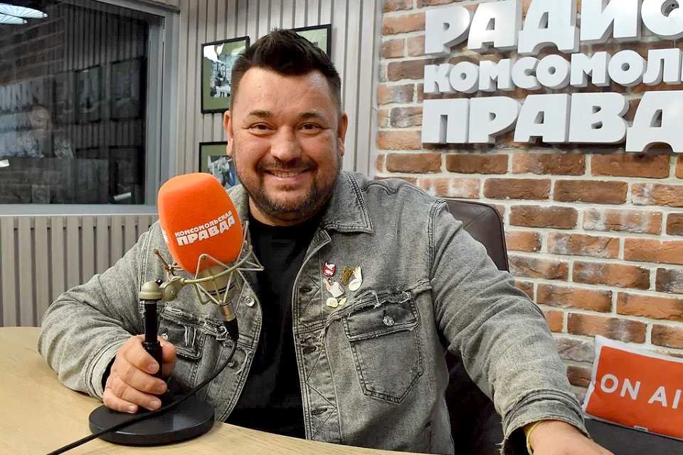 Сергей Жуков пошутил про книгу Алексея Потехина «Поднимите руки вверх»