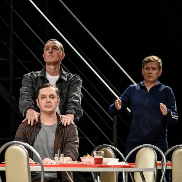 Спектакль «Новая оптимистическая» в МХТ имени Чехова