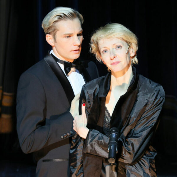 Спектакль «Женщина и мозг»