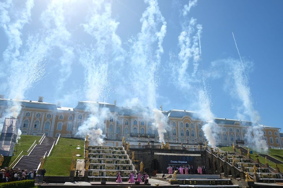 20 лучших идей, куда сходить на выходных в Санкт-Петербурге с 17 по 18 мая: фестиваль тюльпанов, открытие фонтанов в Петергофе и опера «Итальянка в Алжире»