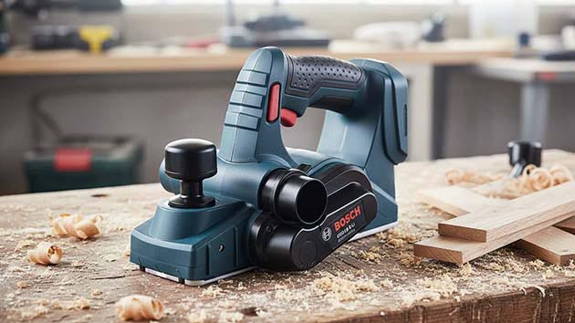 Bosch GHO 18V-LI PRO 18V. Фото: Павел Громов / Нейросеть