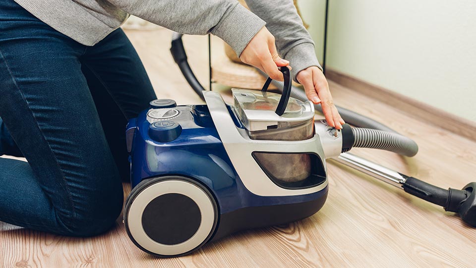 15 лучших пылесосов с контейнерами для сбора пыли в 2025 году