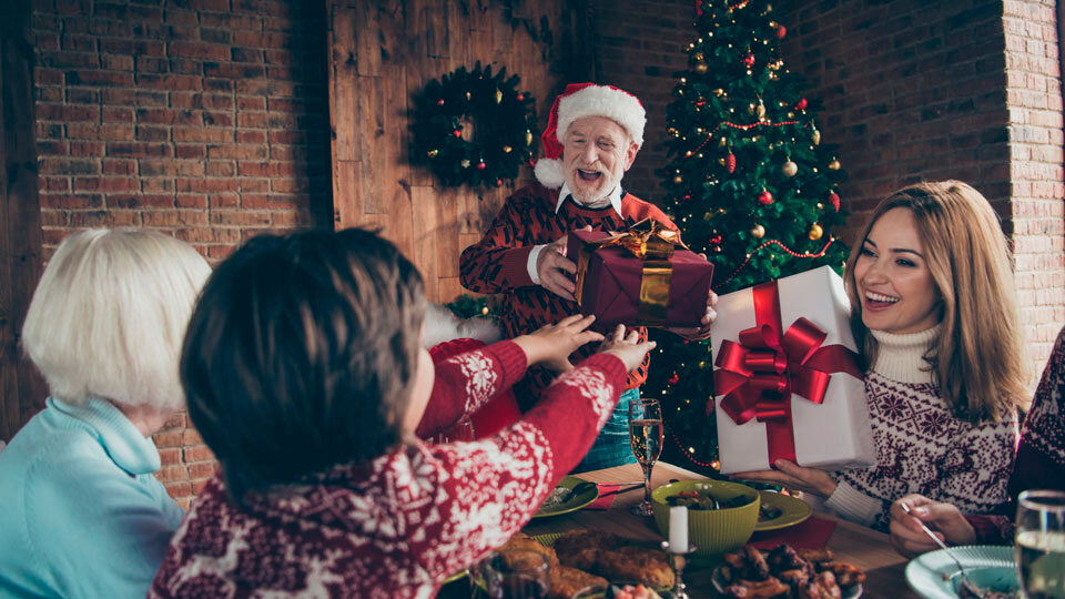 150+ идей, что подарить дедушке на Новый год 2026