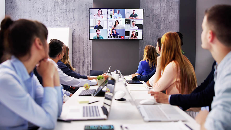 10 лучших программ для видеоконференций в 2025 году