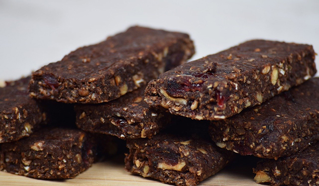 Злаковые батончики с финиками 