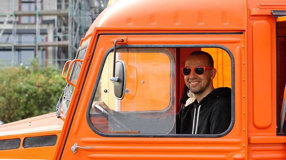 Поздравления с Днем дальнобойщика 2026