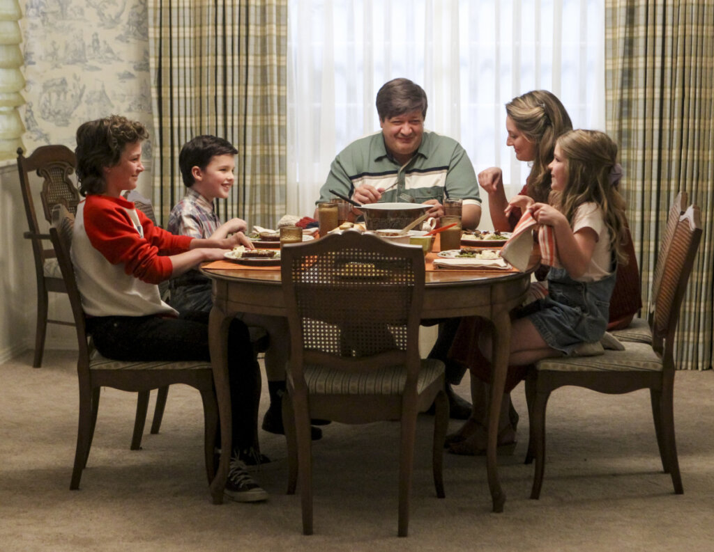 5 сериалов для просмотра семьей на каникулах