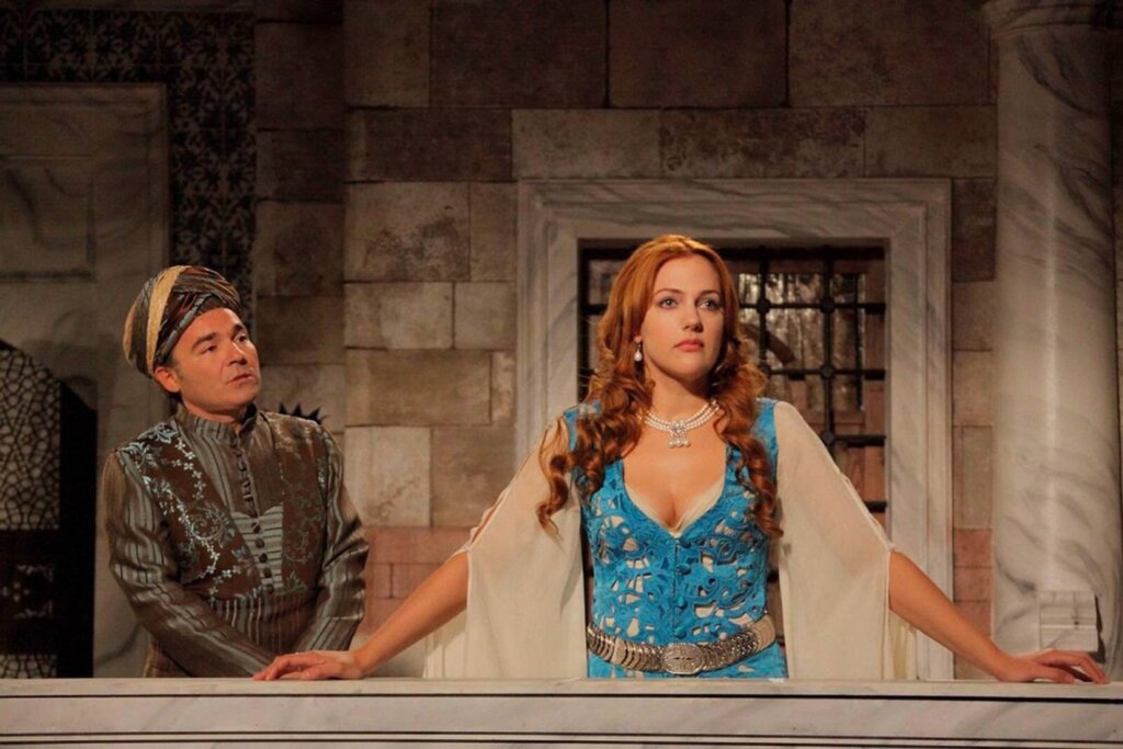 Звезда «Великолепного века» Мерьем Узерли очаровала своим прозрачным платьем