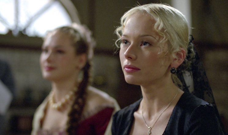 «Меня обсуждали и осуждали»: звезда «Бедной Насти» Елена Корикова заговорила о зависимости