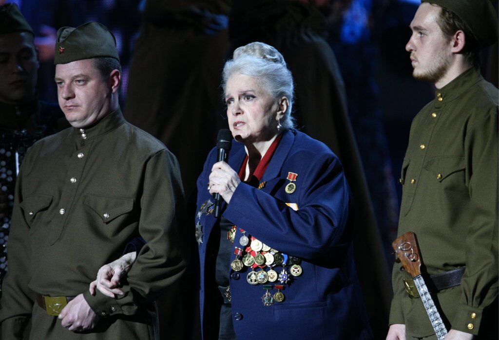 Они сражались за Родину: Элина Быстрицкая носила на себе раненых, а Зоя Василькова взрывала самолеты