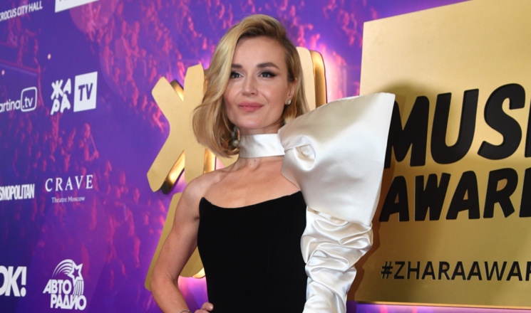 Полина Гагарина предложила мужчинам-бездельникам мыть полы