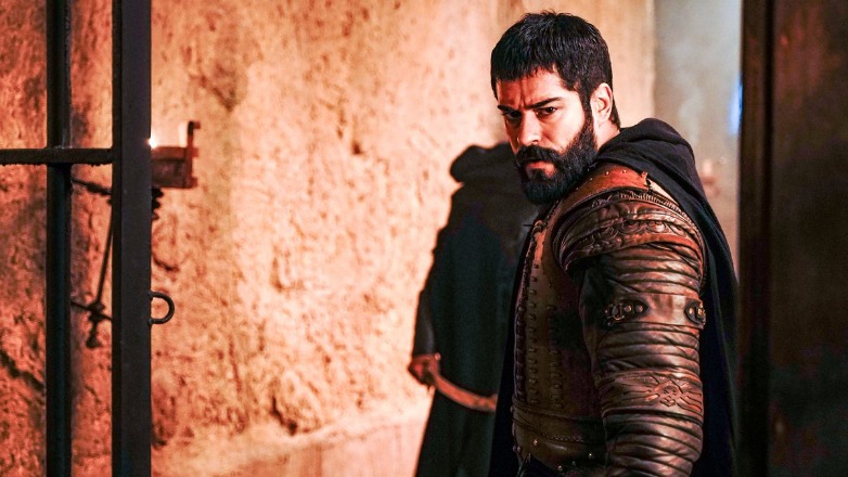 Официально: на Бурака Озчивита подан иск в суд за оскорбления