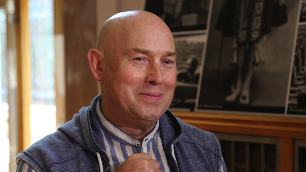 Сильно пил, жил в нищете, бродяжничал: страшный путь к успеху Виктора Сухорукова