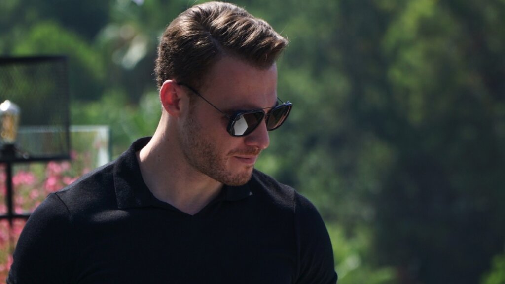 Подборка лучших сериалов с Керемом Бюрсином