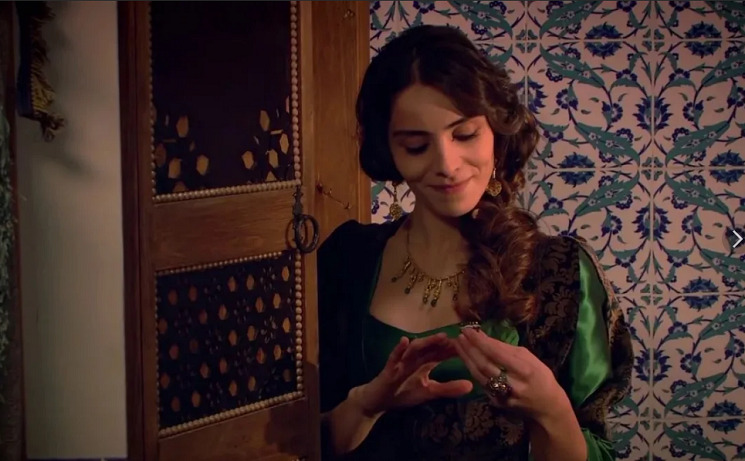 Единственная причина, по которой Махидевран на самом деле украла кольцо Хюррем