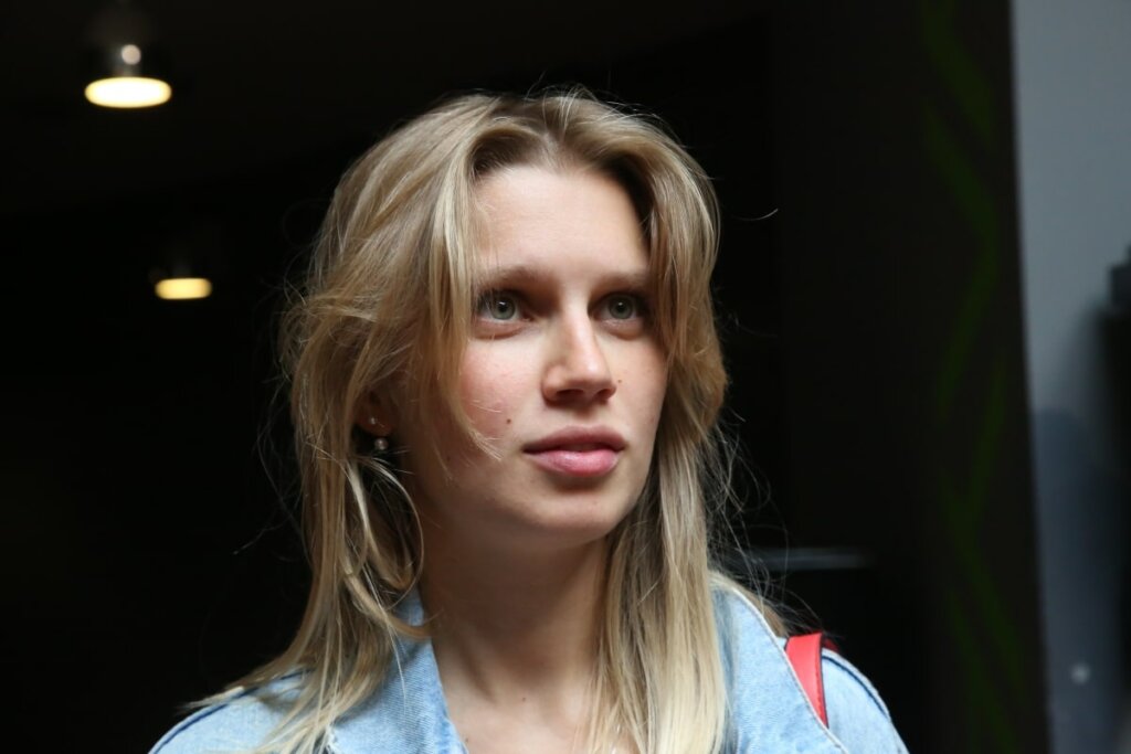 Дарья Мельникова находится в ужасном состоянии после развода с Артуром Смольяниновым