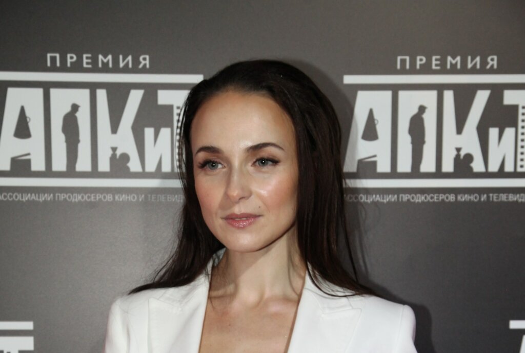 Новости шоу-бизнеса: истерика Стриженовой, рак языка звезды «Бедной Насти», смерть в семье Снаткиной и отъезд Заворотнюк из России