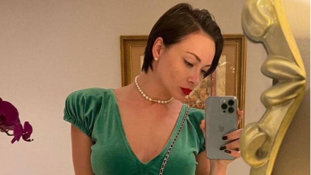 Настасья Самбурская по оплошности показала тайного любовника