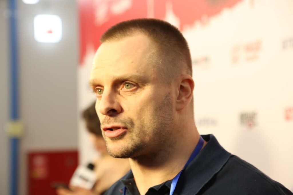 Новости шоу-бизнеса: правда об уходе звезды «Мухтара», ребенок Бузовой и провал Самбурской