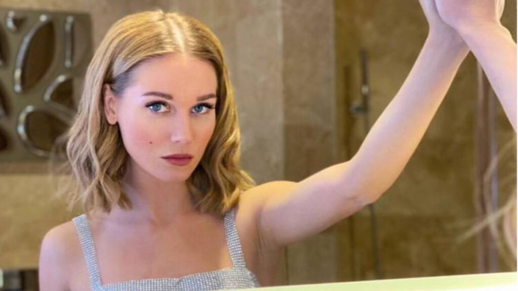 Кристина Асмус вышла на красную дорожку в лифчике