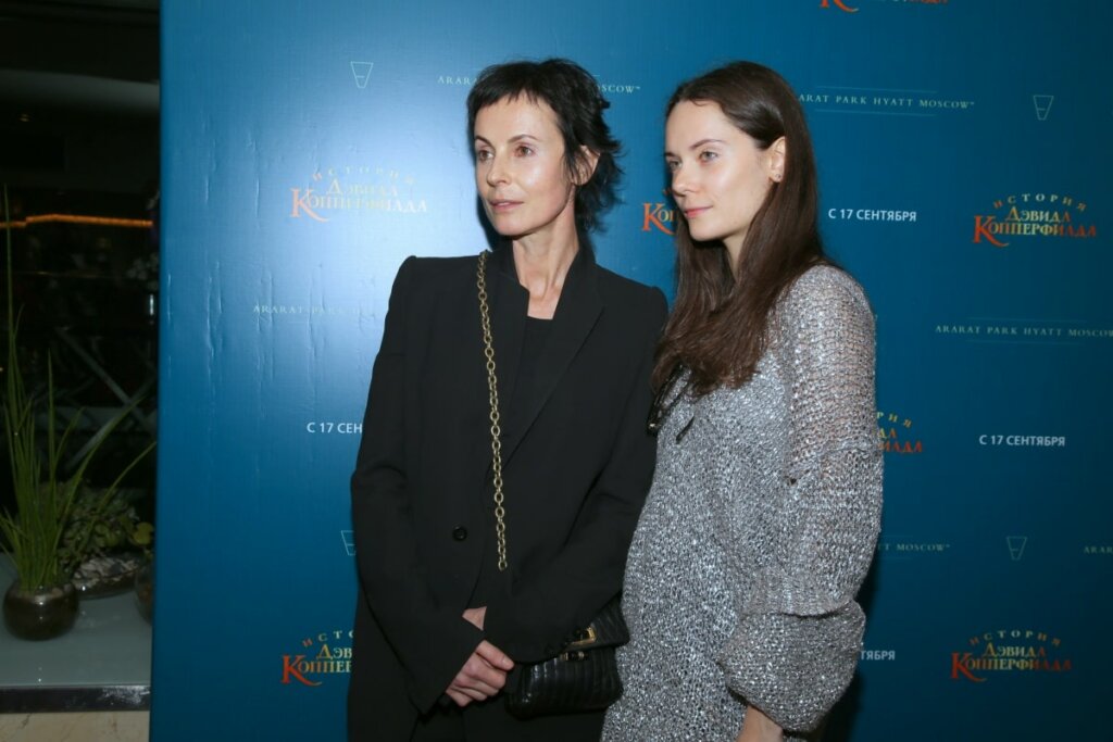 Новости шоу-бизнеса: свадьба дочери Николаева и Апексимовой, признание Цыганова о разрыве с Леоновой и раздобревшая Голубкина на премьере