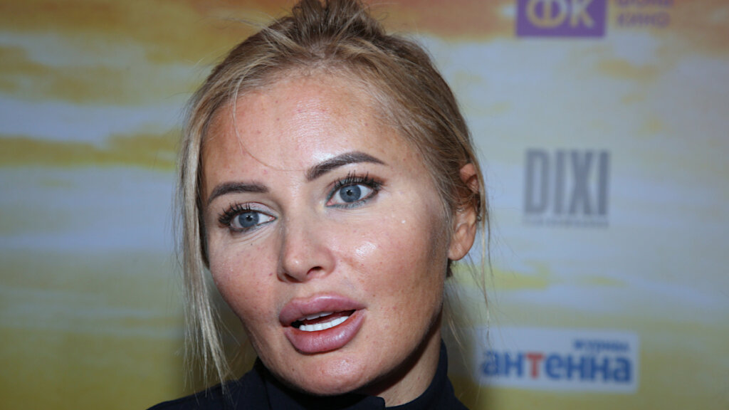 Дана Борисова плюнула в Ольгу Бузову из-за ее развратного поведения