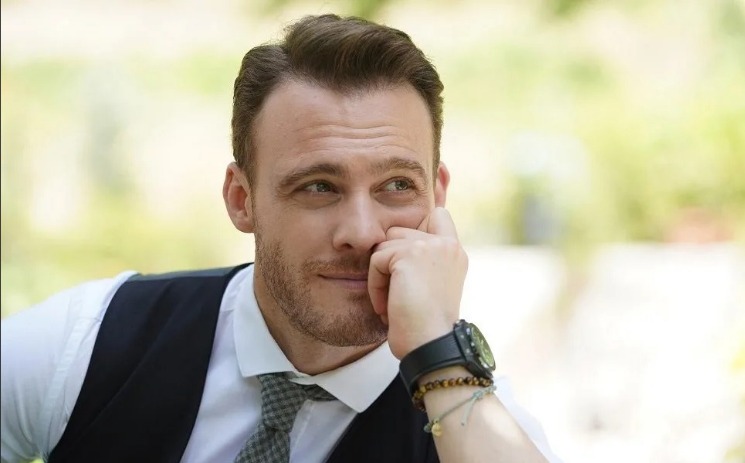 Керем Бюрсин сильно напугал своих поклонников