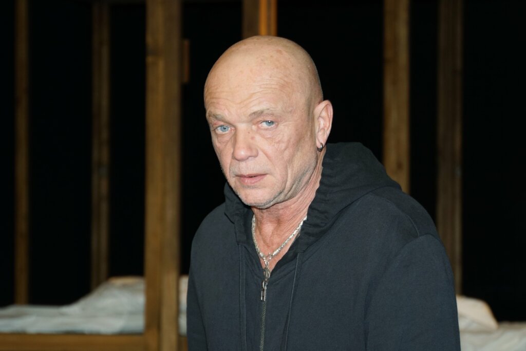 Развод с женой-балериной после 25 лет брака и поздняя любовь: испытания актера Андрея Смолякова