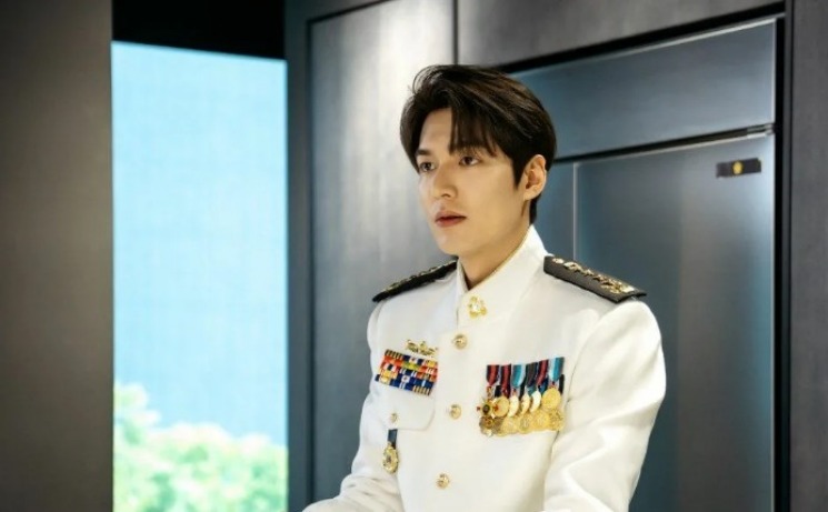 Названы самые красивые корейские актеры 2023 года