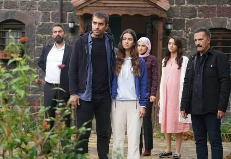 Интересные факты о культовом сериале «Ты расскажи, Карадениз»