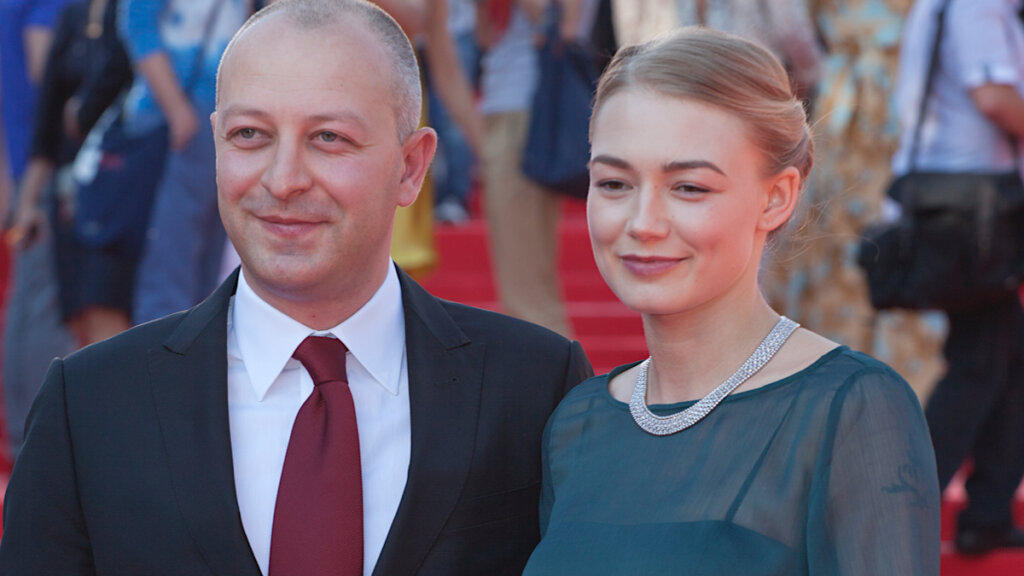 Оксана Акиньшина судится с отцом своих детей