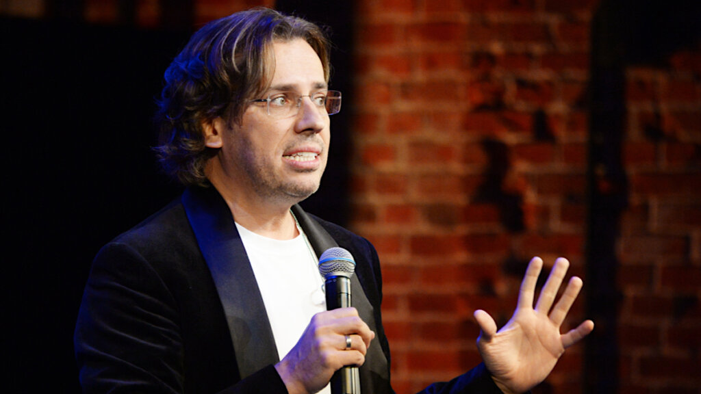 Оскандалившийся Максим Галкин* требует снять с него статус иноагента