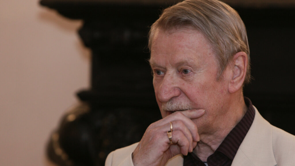 После второго инсульта у 92-летнего Ивана Краско отнялись рука и нога