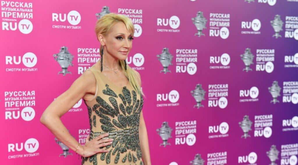 Шамаханская царица: Кристина Орбакайте показала, как отдыхает на курорте с мужем и дочерью