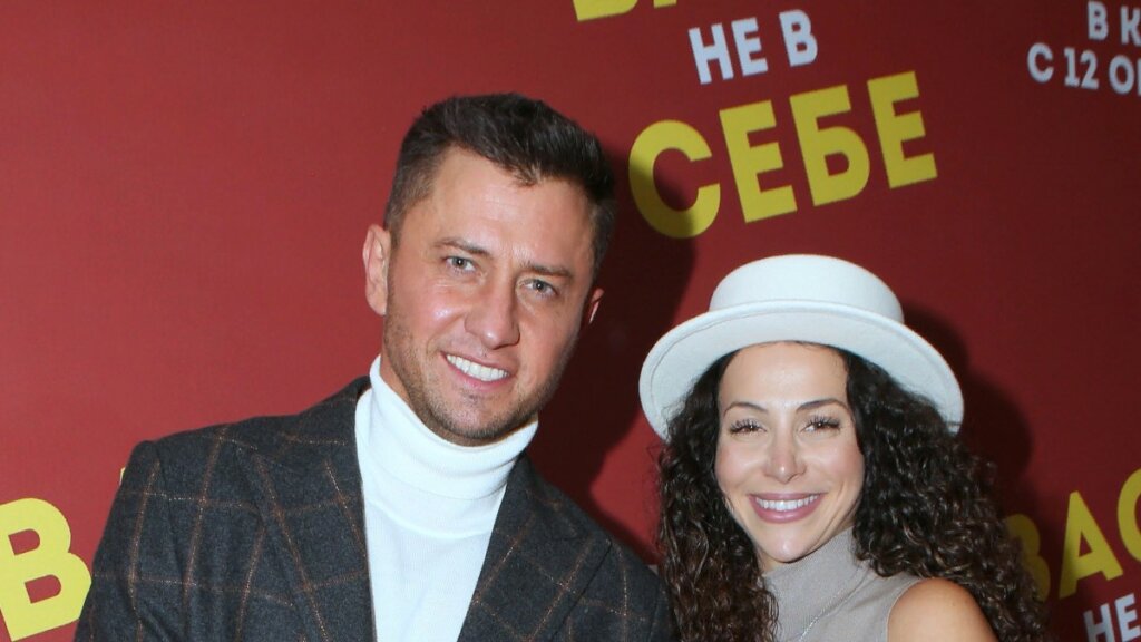 Агата в пролете: Прилучный и Брутян вместе с тремя детьми покинули Россию