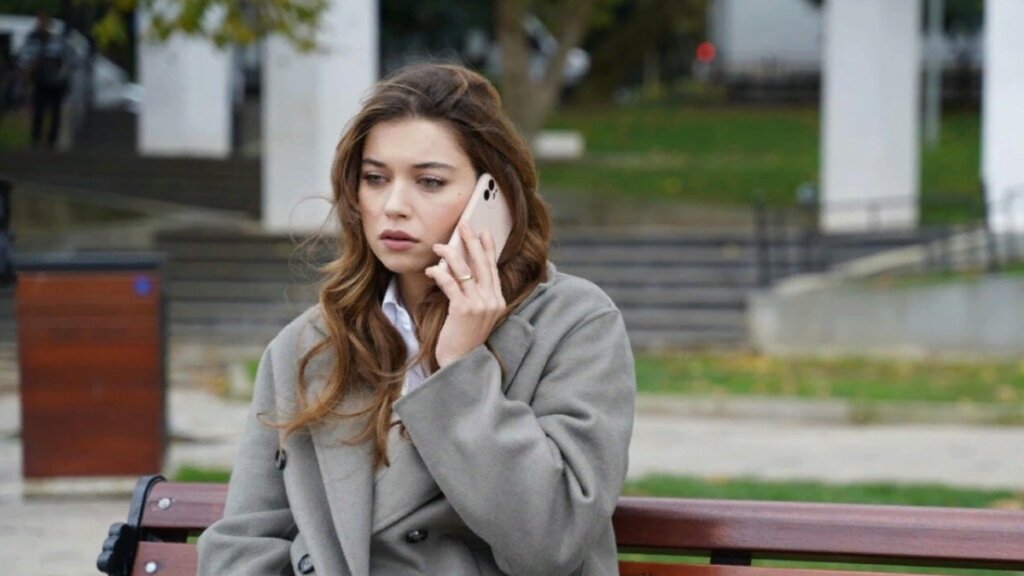 Ужин Сейран и Акына, ревность Ферита и шантаж Казыма — спойлеры от турецких источников «Зимородка»