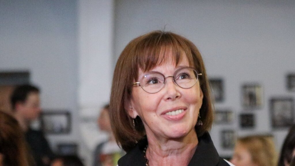 Почему зрители так любят Евгению Симонову: 4 шага к народной любви