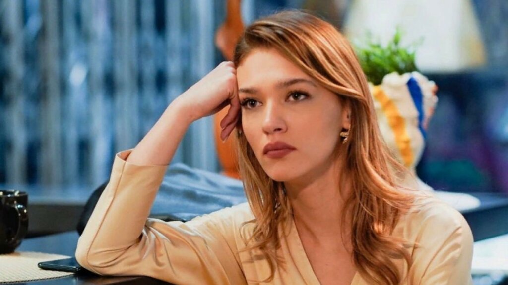 Мелиса Донгель стала напарницей Керема Бюрсина в ремейке российского «Холопа»