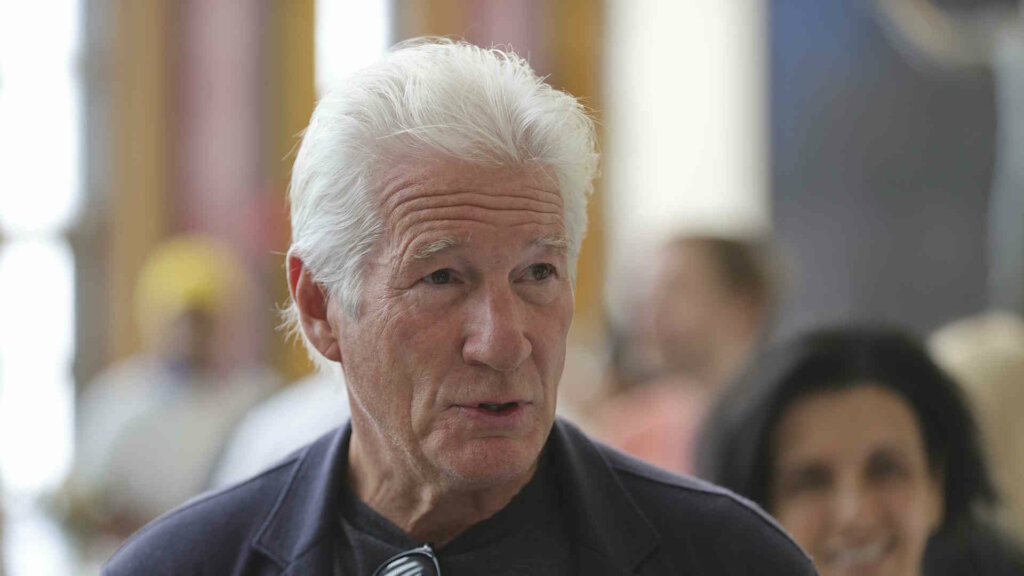 74-летний Ричард Гир вышел в свет со своей 41-летней супругой