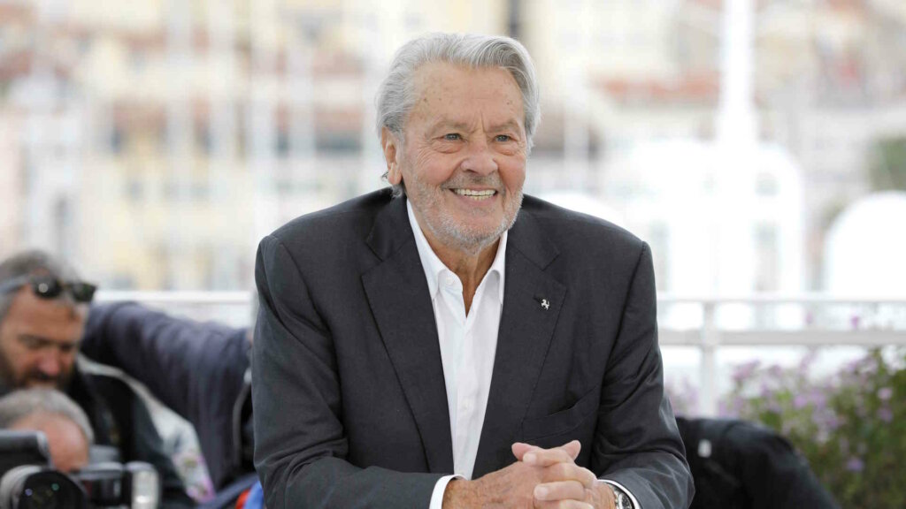 Великолепен даже после инсульта: дочь Алена Делона показала фото 88-летнего отца