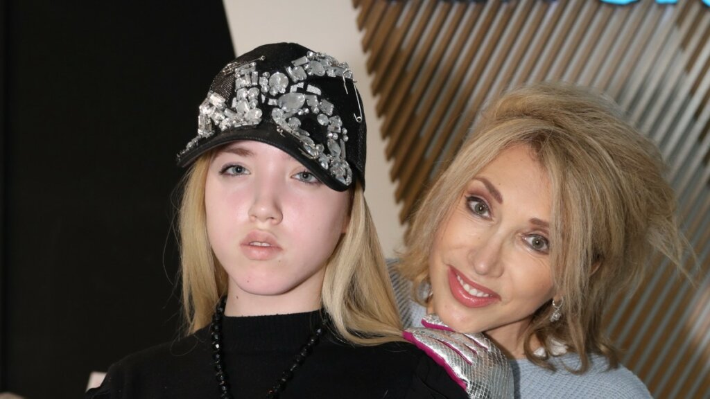 Дочь Елены Воробей после операции в тяжелом состоянии: питается только через шприц