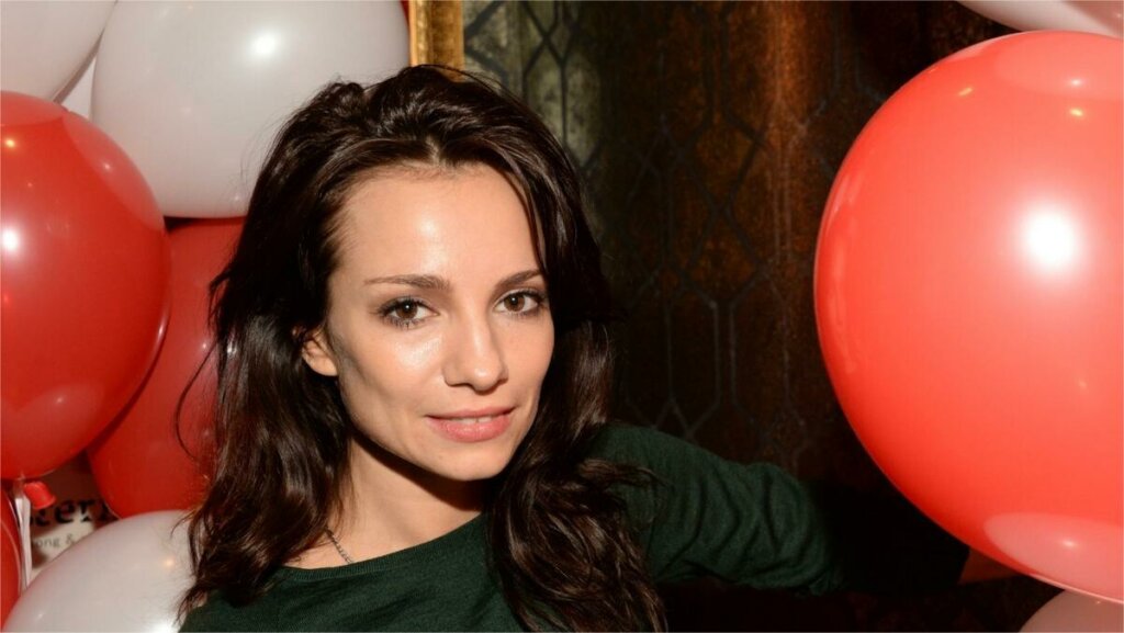 41-летняя Светлана Светикова беременна: артистка скоро родит третьего ребенка от фигуриста