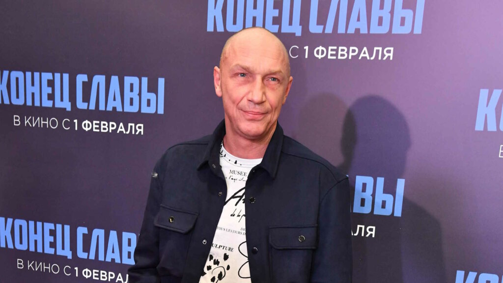 Как живет звезда «Бумера» Максим Коновалов: рано остался без мамы и усыновил детей жены