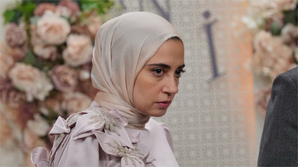 Зависть Ниляй, помолвка Нурсемы: Описание 90 серии «Клюквенного щербета»