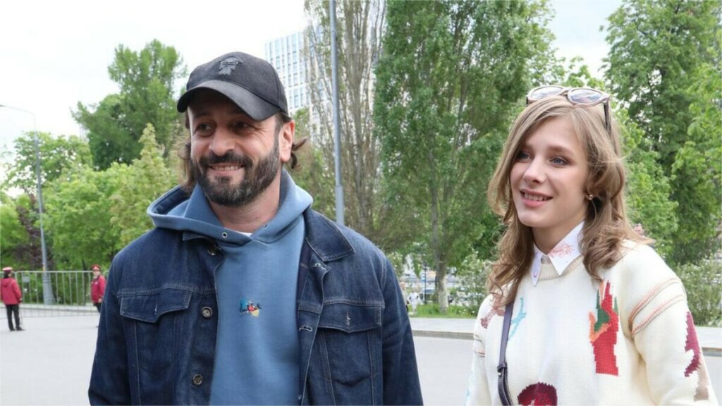 Красивые и счастливые: Лиза Арзамасова и Илья Авербух провели романтический отпуск в Париже