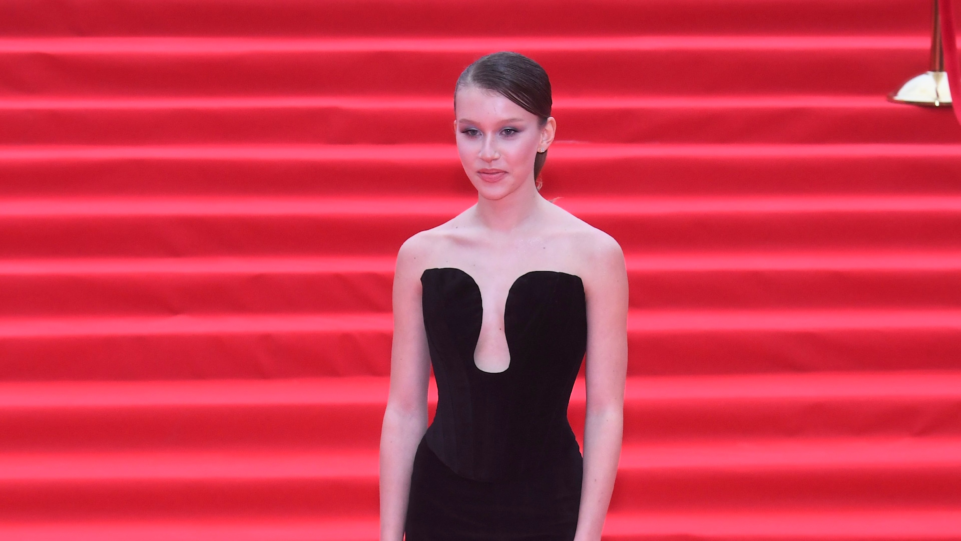 Жас көршімен орыс сексін көріңіз