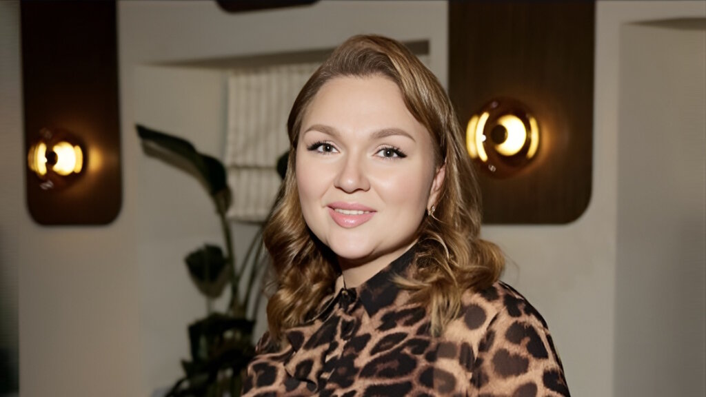 «Какая я неприятная»: Звезда Comedy Woman улетела из России на Мальдивы без мужа и детей